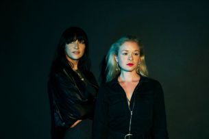 AVAWAVES Duo teilt mit „Midnight Bird (feat. YVA)“ vierte Single aus kommenden Album. Kommendes Album „Chrysalis“ erscheint am 8. Oktober 2021 via One Little Independent